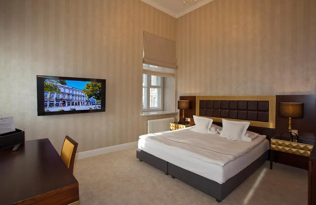 Tiffi Old Town Hotel-1